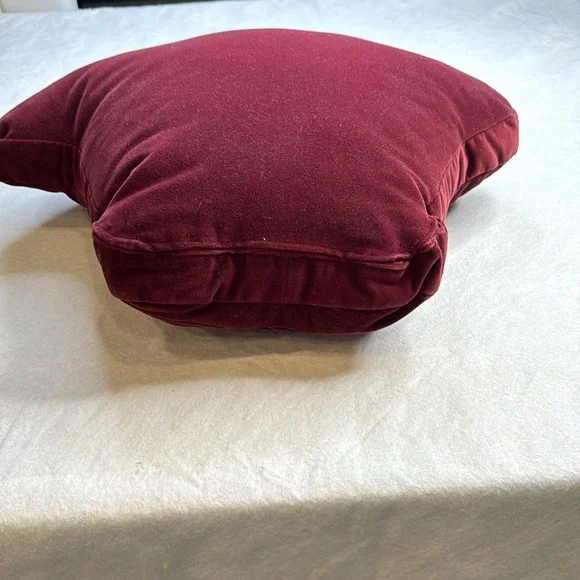 VERSACE RARE LARGE MEDUSA HEAD RED VELVET ACCENT THROW PILLOW EMBROIDERED HEAD - Picture 4 of 9